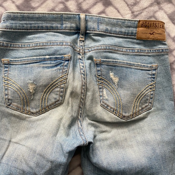 HOLLISTER RIPPED JEANS - Picture 4 of 5